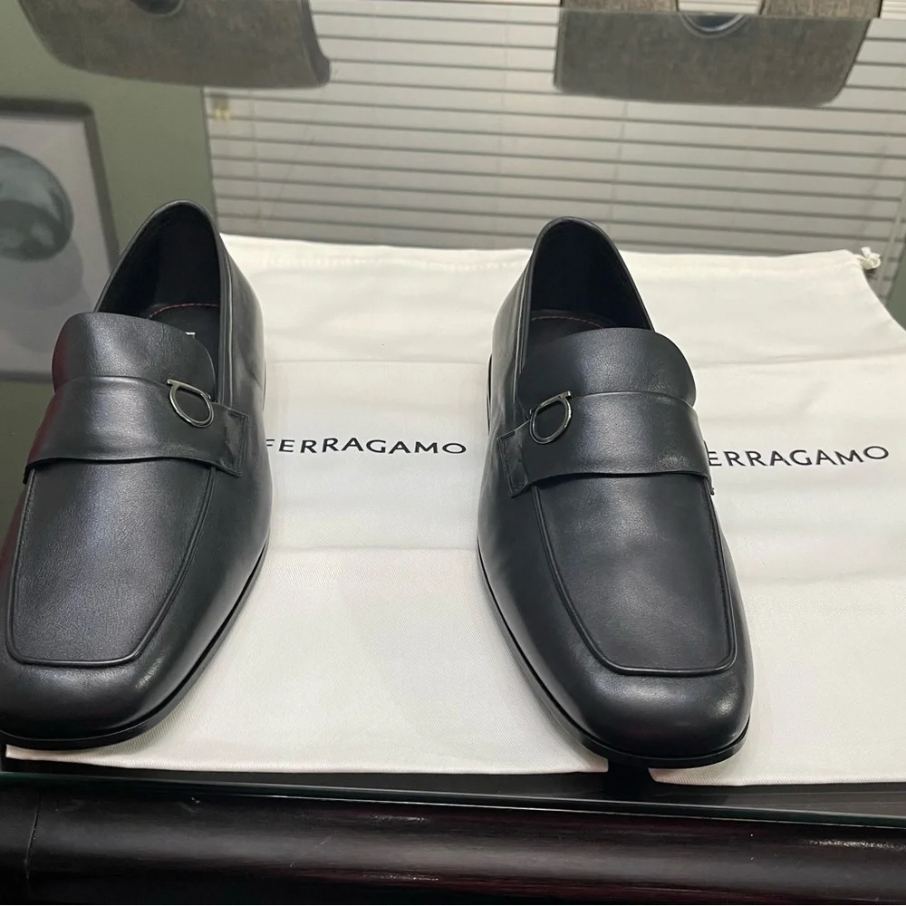 New in Box Black Ferragamo Moccasin with Gancini ornament Size 10 EE